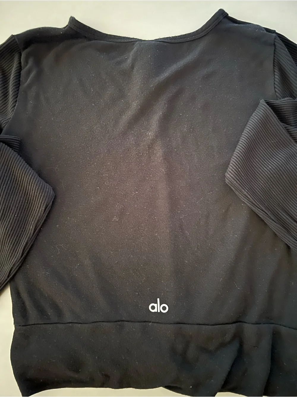 ALO Yoga Black Rib-Sleeve Light Shirt